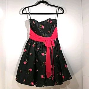 BETSEY JOHNSON  Flare Floral Shoulder Strap  Cocktail/ Prom/Any Event Dress SZ 2